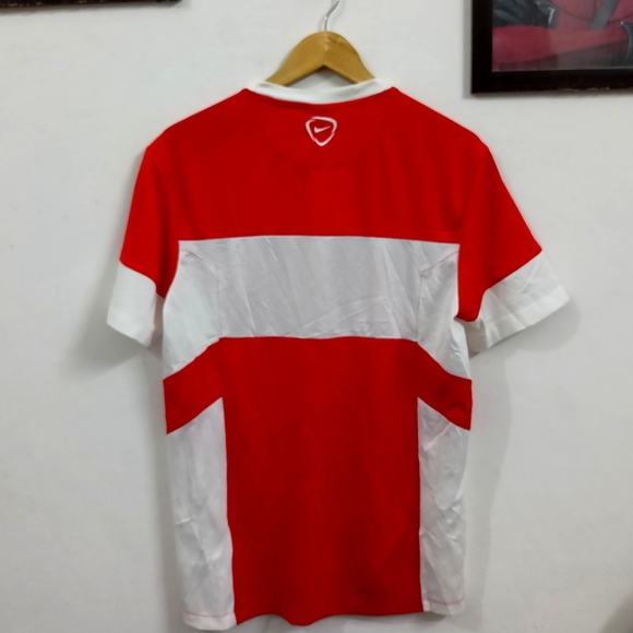 NIKE AUTHENTIC RED & WHITE SPORTS DRY FIT TSHIRT 👕 - Picture 3 of 6